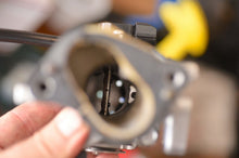 Load image into Gallery viewer, DF Suzuki 9.9b - 15 - 20 HP throttle body 13300-89L01, 2015-18 w manifold inlet