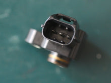 Cargar imagen en el visor de la galería, DF 9.9 15 20 HP Suzuki MAP SENSOR pressure sensor Intake 18590-58M00 four stroke 2015-2018