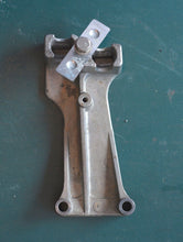 Cargar imagen en el visor de la galería, 25 35 hp Johnson Evinrude E-tec 339511 anchor block, etec OMC