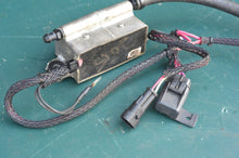 Lade das Bild in den Galerie-Viewer, 25 30 hp Evinrude E-tec Battery Module Assembly 0586906 E25dtlina, 2012 Johnson