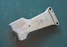 Cargar imagen en el visor de la galería, 25 35 hp Johnson Evinrude E-tec 339511 anchor block, etec OMC