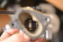 Load image into Gallery viewer, DF Suzuki 9.9b - 15 - 20 HP throttle body 13300-89L01, 2015-18 w manifold inlet