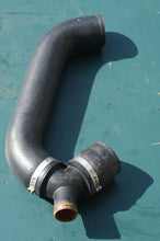 Lade das Bild in den Galerie-Viewer, 190 hp Mercruiser 4.3 Liter part 863455 y-fitting and hoses, 32-863453