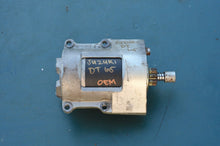 Cargar imagen en el visor de la galería, OEM DT65 Suzuki starter w bracket SZZ681, 2-stroke 3 cylinder