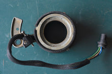 Cargar imagen en el visor de la galería, 60 65 70 hp Johnson Evinrude OMC Timing Base 584562 two stroke 1991 4-pin OEM