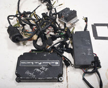 Load image into Gallery viewer, DT 150 175 200 225 hp Suzuki Fuel injection unit 33920-92E02, cdi control unit 92e2 f8t30293, voltage regulator rectifier, engine harness 1994
