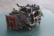 Cargar imagen en el visor de la galería, 50 60 40 HP Evinrude E-tec Long Block POWERHEAD 5005507 Cylinder Head two stroke 2005