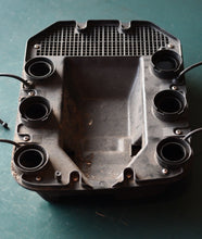 Load image into Gallery viewer, 175 150 105 hp Johnson Evinrude ois v6 0437372 Air Silencer Assembly carburetor air box 437372 two stroke 1991-1995