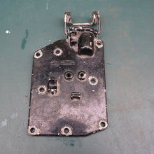 Lade das Bild in den Galerie-Viewer, 7.5, 9.8 hp mercury 110, exhaust manifold cover, part# 89012