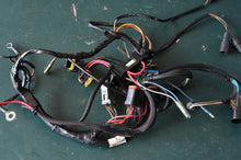 Load image into Gallery viewer, 200 225 250 hp Evinrude V6 engine harness 0586243, 0586228 RELAY & CABLE two stroke - off 1998