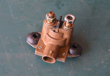 Load image into Gallery viewer, 200 hp Evinrude E-tec Starter Solenoid Relay 586774, etec OMC brp Johnson