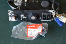 Cargar imagen en el visor de la galería, BF 75 - 225 hp Honda Key Panel Assembly 35100-zv5-003 & gauge harness outboard OEM