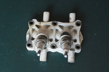 Lade das Bild in den Galerie-Viewer, 4 hp OMC Johnson Evinrude Cylinder Head 0322934 - 1978 vintage OEM obsolete