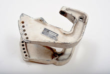 Cargar imagen en el visor de la galería, 9.9 15 hp Johnson 0392832 STERN BRACKET & CLAMPSCREW ASSY 1983-1989