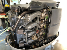 Cargar imagen en el visor de la galería, BF 75 hp Honda four stroke outboard complete motor 20 inch 2003