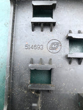 Load image into Gallery viewer, 25 35 HP Johnson Evinrude 514693 Electrical Bracket 1996-2004