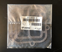 Cargar imagen en el visor de la galería, 115 hp Tohatsu 3C7023122 EXHAUST PIPE GASKET, TLDI drive shaft housing, Nissan