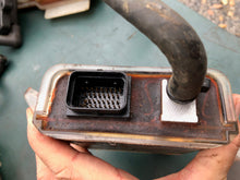 Cargar imagen en el visor de la galería, NEEDS REBUILD - 25 30 15 hp Evinrude E-tec 0587126 EMM control unit two stroke REBUILD 587126