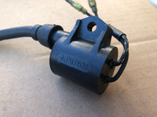 Cargar imagen en el visor de la galería, DT 25 30 75 85 hp Suzuki Ignition coil 33410-95d10 f6t531 two stroke bullet connectors