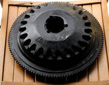 Lade das Bild in den Galerie-Viewer, 200 225 250 HP Evinrude Ficht Flywheel 0586651 0586651 two stroke ‘01-05 0586653