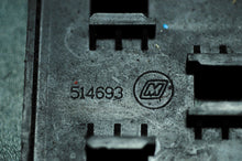 Lade das Bild in den Galerie-Viewer, 25 hp Johnson Evinrude OMC electrical bracket cover 0514693 514693 1997-2003 3 cylinder Two stroke