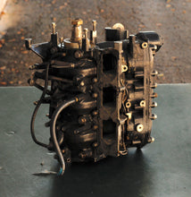 Load image into Gallery viewer, 25 Hp Johnson Evinrude 0435942  Cylinder & Crankcase 435942 powerhead 3 Cylinder 97-03 - carbureted good compression