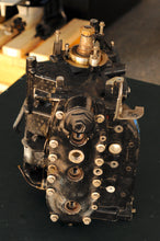 Load image into Gallery viewer, 25 Hp Johnson Evinrude 0435942  Cylinder & Crankcase 435942 powerhead 3 Cylinder 97-03 - carbureted good compression