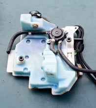 Cargar imagen en el visor de la galería, 25 30 20 15 hp Evinrude E-tec 5007184 FUEL LIFT PUMP Assembly, 5008994 OIL TANK 5008995, 5009036 PUMP & MANIFOLD Assembly Two Stroke 2012-up