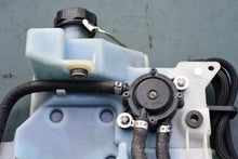 Cargar imagen en el visor de la galería, 25 30 20 15 hp Evinrude E-tec 5007184 FUEL LIFT PUMP Assembly, 5008994 OIL TANK 5008995, 5009036 PUMP & MANIFOLD Assembly Two Stroke 2012-up
