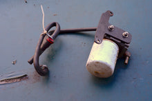 Lade das Bild in den Galerie-Viewer, 225 hp Ficht fuel filter housing 347060 0347060 Evinrude two stroke