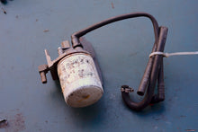 Lade das Bild in den Galerie-Viewer, 225 hp Ficht fuel filter housing 347060 0347060 Evinrude two stroke