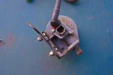 Lade das Bild in den Galerie-Viewer, 225 hp Ficht fuel filter housing 347060 0347060 Evinrude two stroke