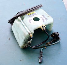 Lade das Bild in den Galerie-Viewer, 30 hp Mercury carburetor 823799A12 823799A11, 822514A2 OIL TANK, 818902A2 OIL PUMP, oil-injected Two Stroke