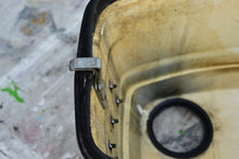 Lade das Bild in den Galerie-Viewer, 40 HP Yamaha top cowl 6H4-42610-U1-EK 6H4-42610 - 1989 - 1994 Old style engine cover, two stroke 50 HP