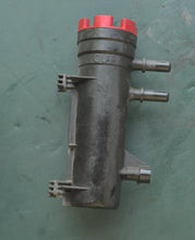 Cargar imagen en el visor de la galería, 275 hp Mercury 892242T Fuel FILTER - Oil Cooler Verado 135 150 175 200 225 250 hp