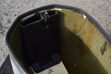 Cargar imagen en el visor de la galería, 200 225 250 hp Johnson ENGINE COVER 5001094 5001094 two stroke 2000 Ocean Pro