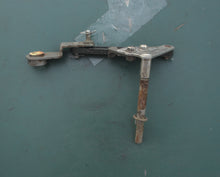 Cargar imagen en el visor de la galería, 40 50 60 75 90 hp Evinrude E-tec 5005238 05005238 Shift LEVER & SHAFT Assy, 0331224 LINK Shift lever to shift arm Two Stroke