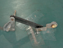 Cargar imagen en el visor de la galería, 40 50 60 75 90 hp Evinrude E-tec 5005238 05005238 Shift LEVER & SHAFT Assy, 0331224 LINK Shift lever to shift arm Two Stroke