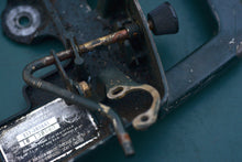 Lade das Bild in den Galerie-Viewer, 7.5 9.8 HP Gamefisher Tiller Handle Steering Arm F525582-1, Lower Pan and choke, Mercury Force