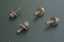 Cargar imagen en el visor de la galería, 150 175 200 hp Evinrude 0337207 THERMOSTAT COVER 0337067 THERMOSTAT SPRING, 0337487 THERMOSTAT COVER NIPPLE, two stroke 0778377