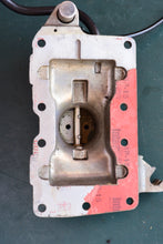 Load image into Gallery viewer, 25 30 HP Evinrude E-tec Intake 5007345 THROTTLE BODY Assembly 2015, two stroke, tps sensor 5006484, Johnson OMC