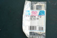 Cargar imagen en el visor de la galería, 120 - 300 hp OMC 332266 Reed Box Gasket block, Aqua Power Morse Controls 1974