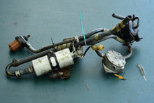 Cargar imagen en el visor de la galería, DT 150 175 200 HP Suzuki 15100-92E02 FUEL PUMP ASSY, 15410-92E02 FUEL FILTER, 15200-87D10, Super 6 cylinder EFI
