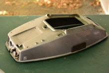 Load image into Gallery viewer, 25 30 Hp Yamaha lower pan 689-W4271-00-EK BOTTOM COWLING, 25 hp two stroke