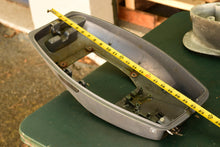 Load image into Gallery viewer, 25 30 Hp Yamaha lower pan 689-W4271-00-EK BOTTOM COWLING, 25 hp two stroke