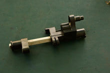 Cargar imagen en el visor de la galería, 25 30 HP Tohatsu 3R0661300 SHIFT LEVER SHAFT ASSEMBLY, four stroke, 3R0662250 LEVER SHIFT ROD, shift & throttle