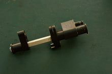 Cargar imagen en el visor de la galería, 25 30 HP Tohatsu 3R0661300 SHIFT LEVER SHAFT ASSEMBLY, four stroke, 3R0662250 LEVER SHIFT ROD, shift & throttle