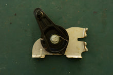 Cargar imagen en el visor de la galería, 25 30 HP Tohatsu 3AC635080 BRACKET, THROTTLE CABLE, 3AC636220 THROTTLE DRAM