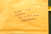 Cargar imagen en el visor de la galería, 25 30 hp Tohatsu Nissan stop switch assembly 398068300, four stroke