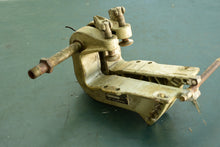 Load image into Gallery viewer, DT 40 50 hp Suzuki sternbrackets / clamp brackets 41111-88L20-QTN with thumb screws 41111-88L20-QTN set, bracket shaft 41111-88L20-QTN, two stroke